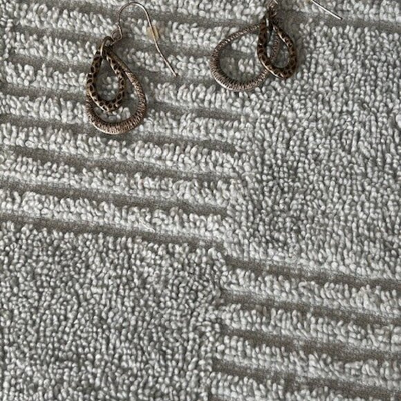 Animal Print necklace with matching pierced/dangling earrings - Picture 4 of 5